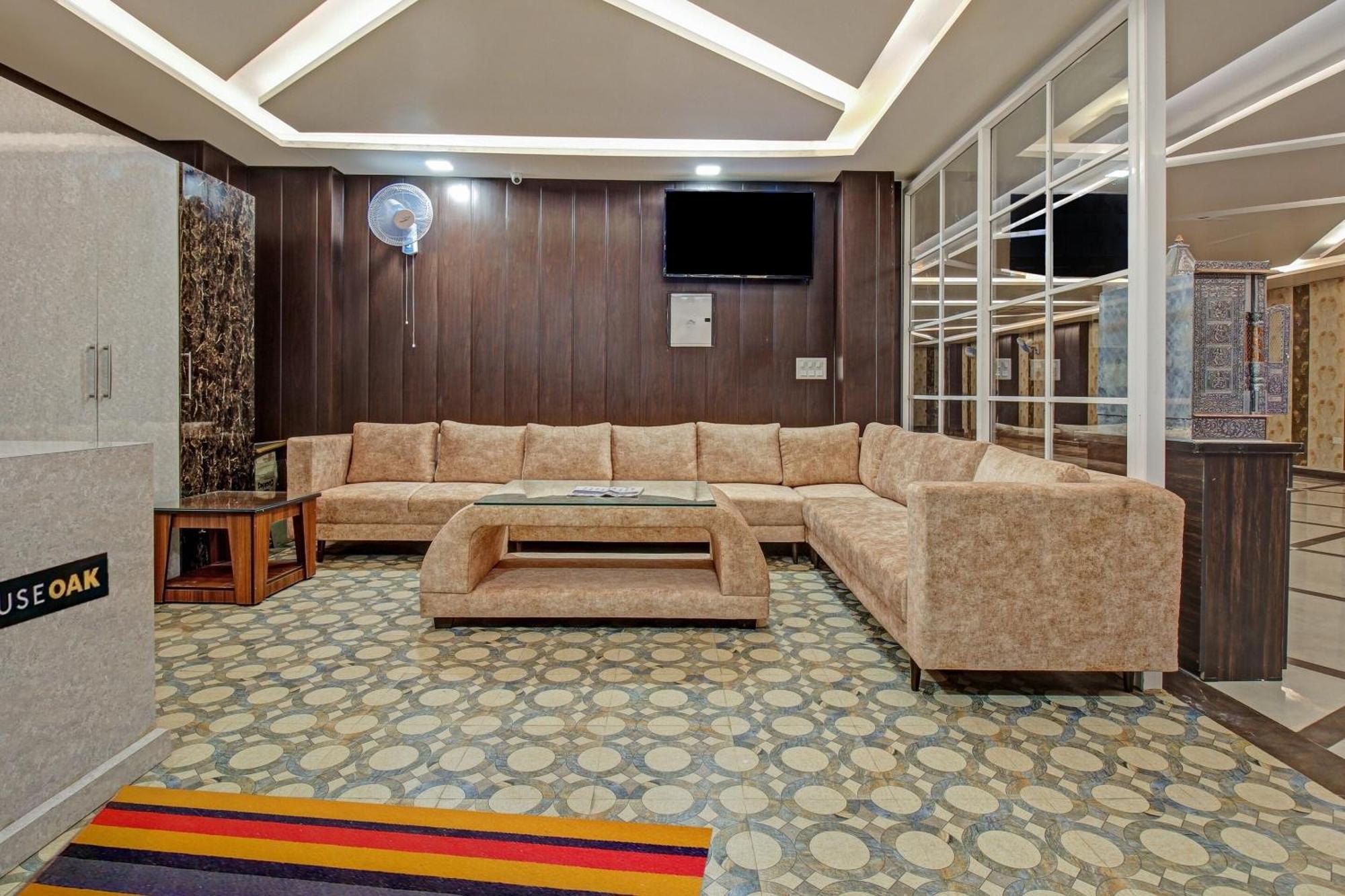 לקנאו Townhouse Oak Vs Shivanya מראה חיצוני תמונה
