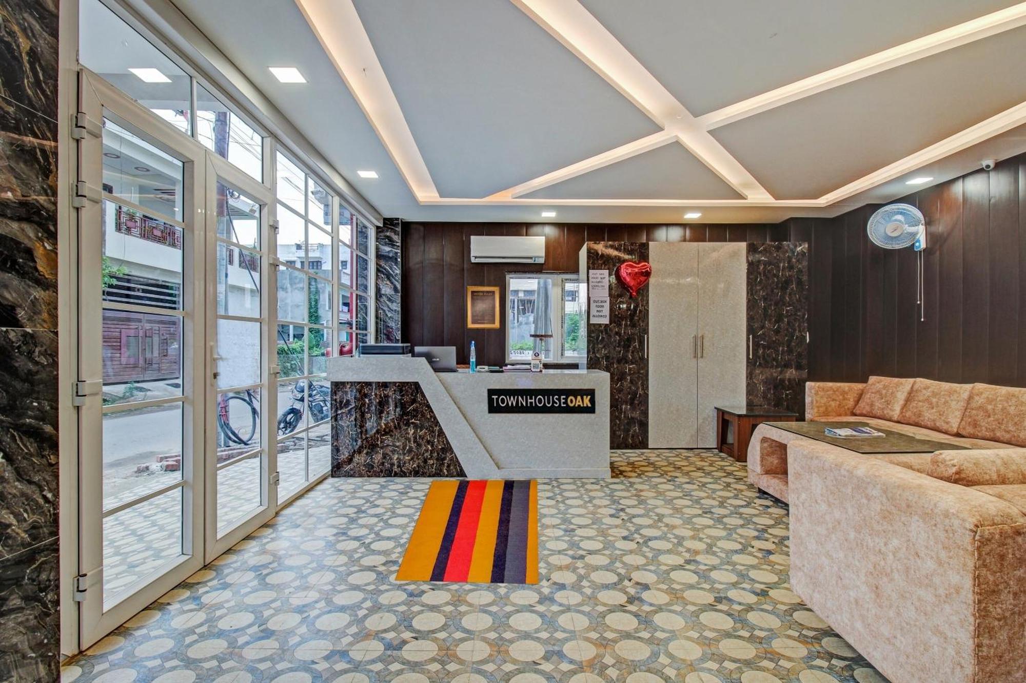 לקנאו Townhouse Oak Vs Shivanya מראה חיצוני תמונה