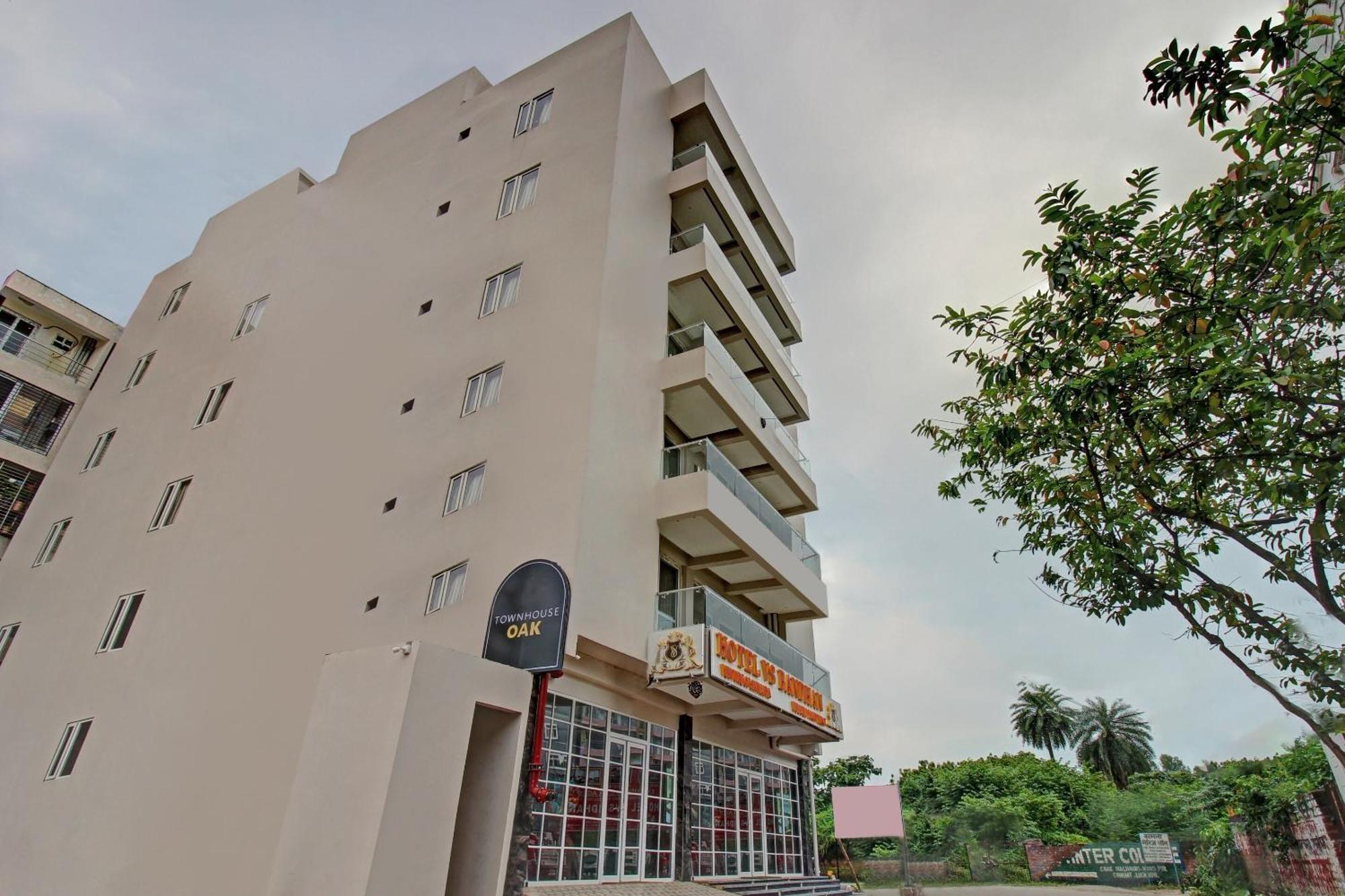 לקנאו Townhouse Oak Vs Shivanya מראה חיצוני תמונה